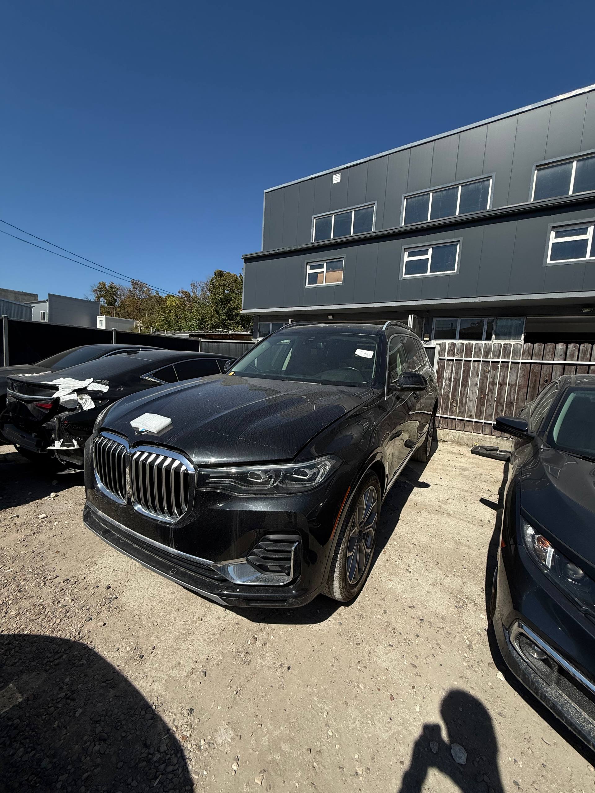 BMW X7 xDrive40i, negru, la sosirea în Moldova