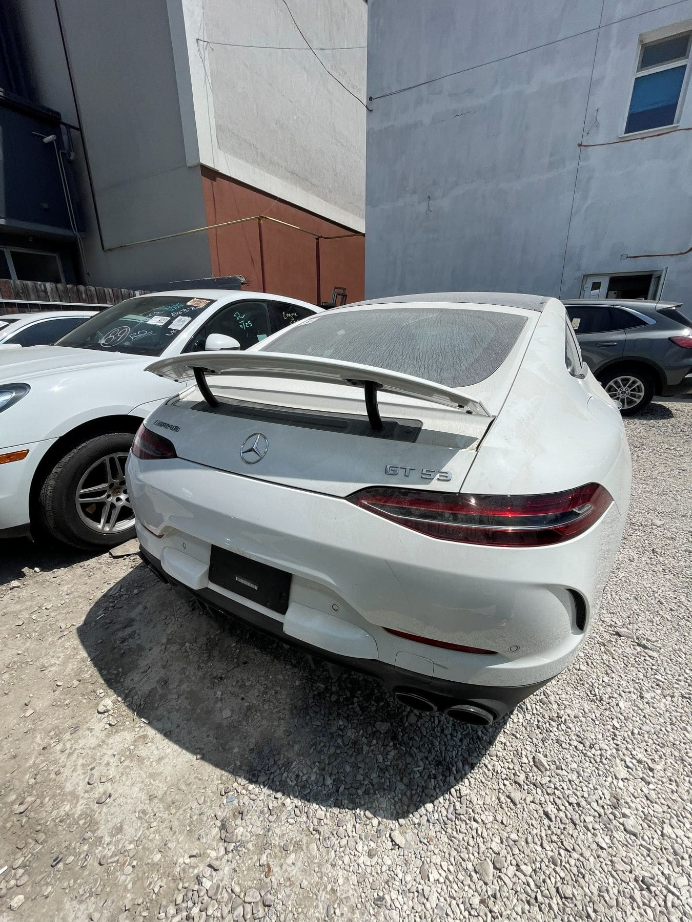 Mercedes-AMG GT 53 al unui client, descărcat și pregătit pentru predare